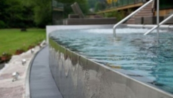 La piscine en inox : une solution écologique et durable