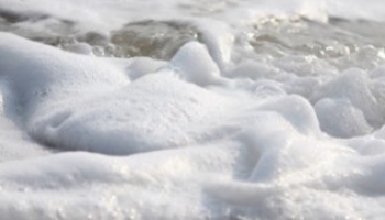 L'eau du spa mousse, que faire ? 